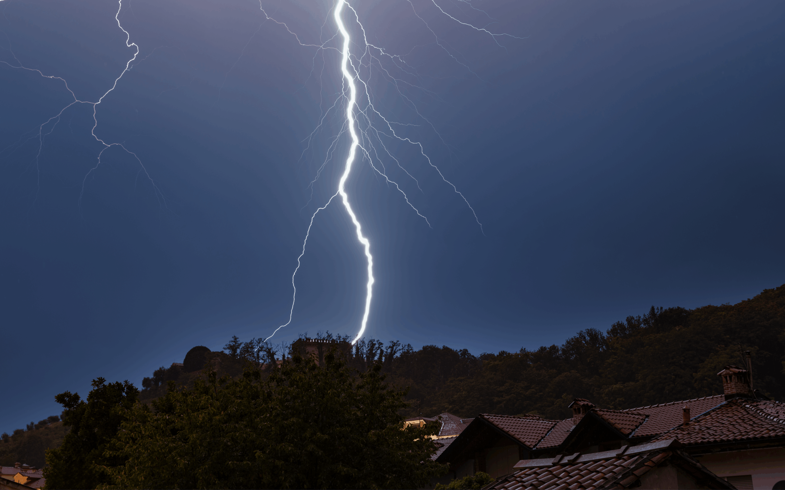 SPDA no Agronegócio: Protegendo Fazendas e Equipamentos contra Descargas Atmosféricas | Volts Painéis Elétricos